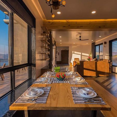 Eyes On The Lake By Stayvista - A Hillside Villa With A Captivating View Of The River 浦那 外观 照片
