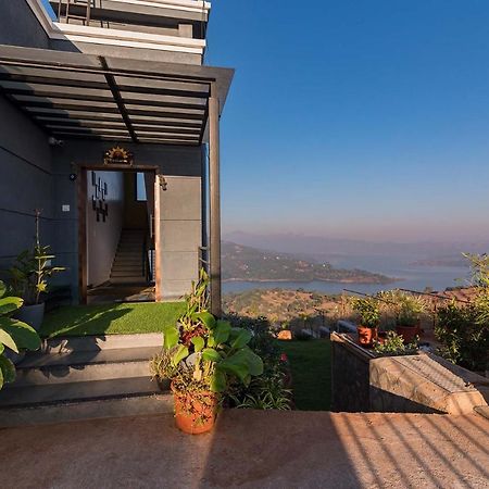 Eyes On The Lake By Stayvista - A Hillside Villa With A Captivating View Of The River 浦那 外观 照片