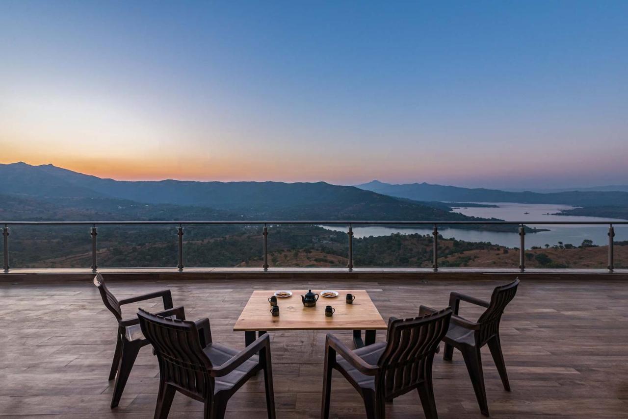 Eyes On The Lake By Stayvista - A Hillside Villa With A Captivating View Of The River 浦那 外观 照片