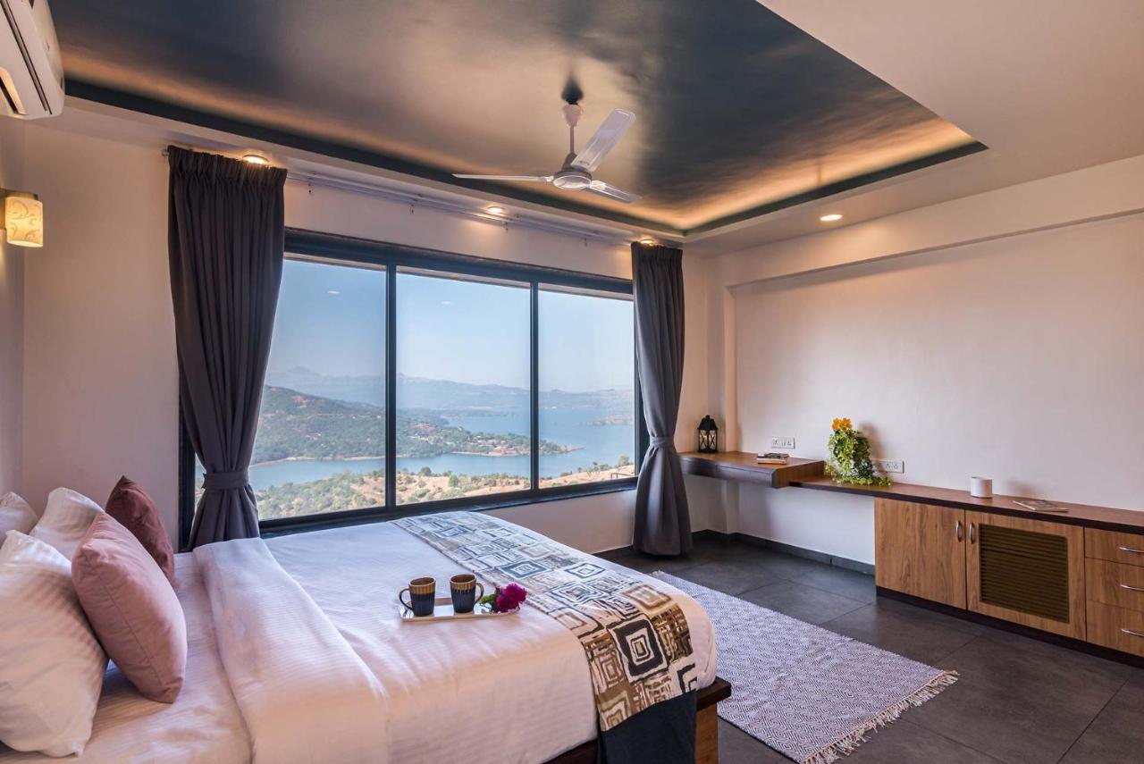 Eyes On The Lake By Stayvista - A Hillside Villa With A Captivating View Of The River 浦那 外观 照片